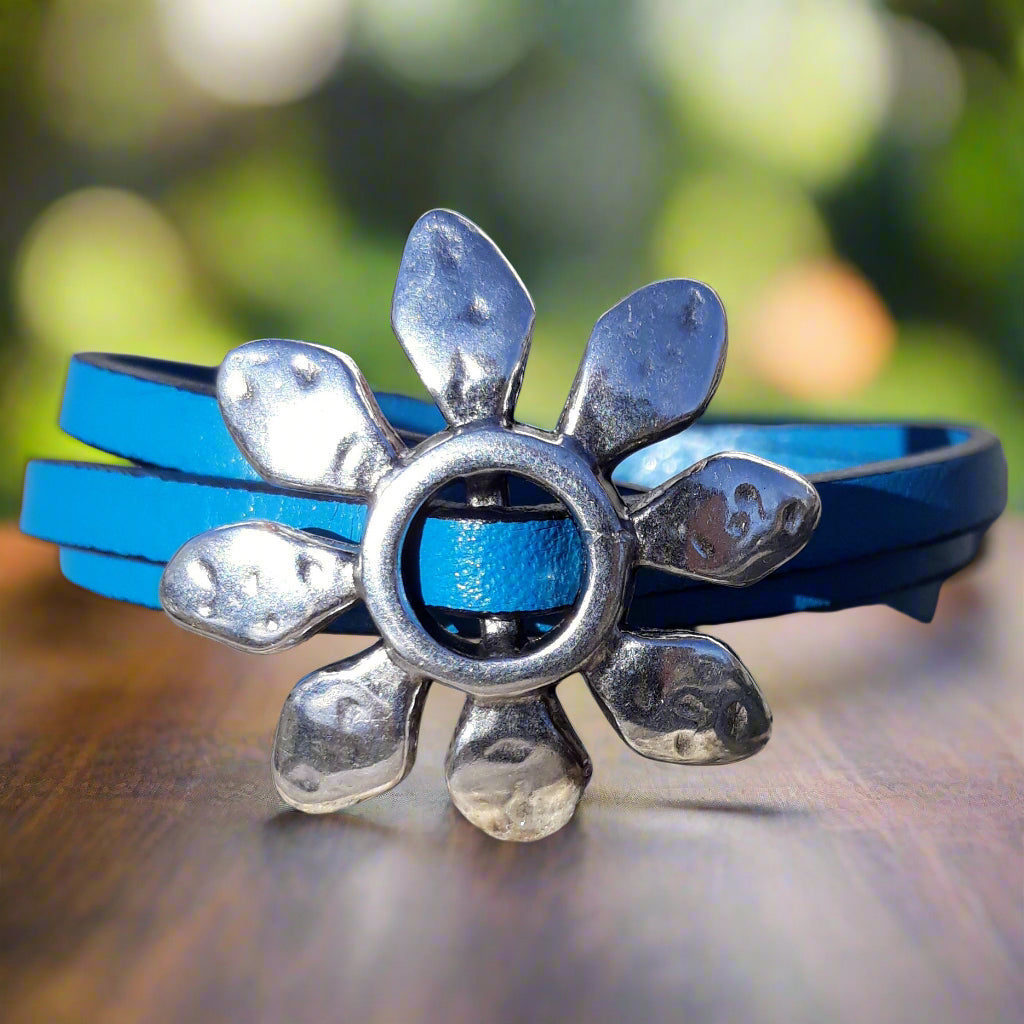 Daisy leather wrap bracelet - Flower bracelet