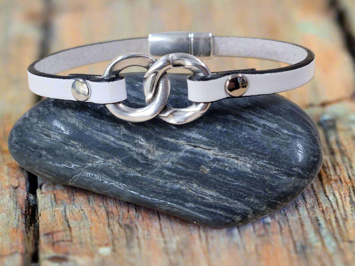 Infinity circles Leather bracelet - Eternity bracelet