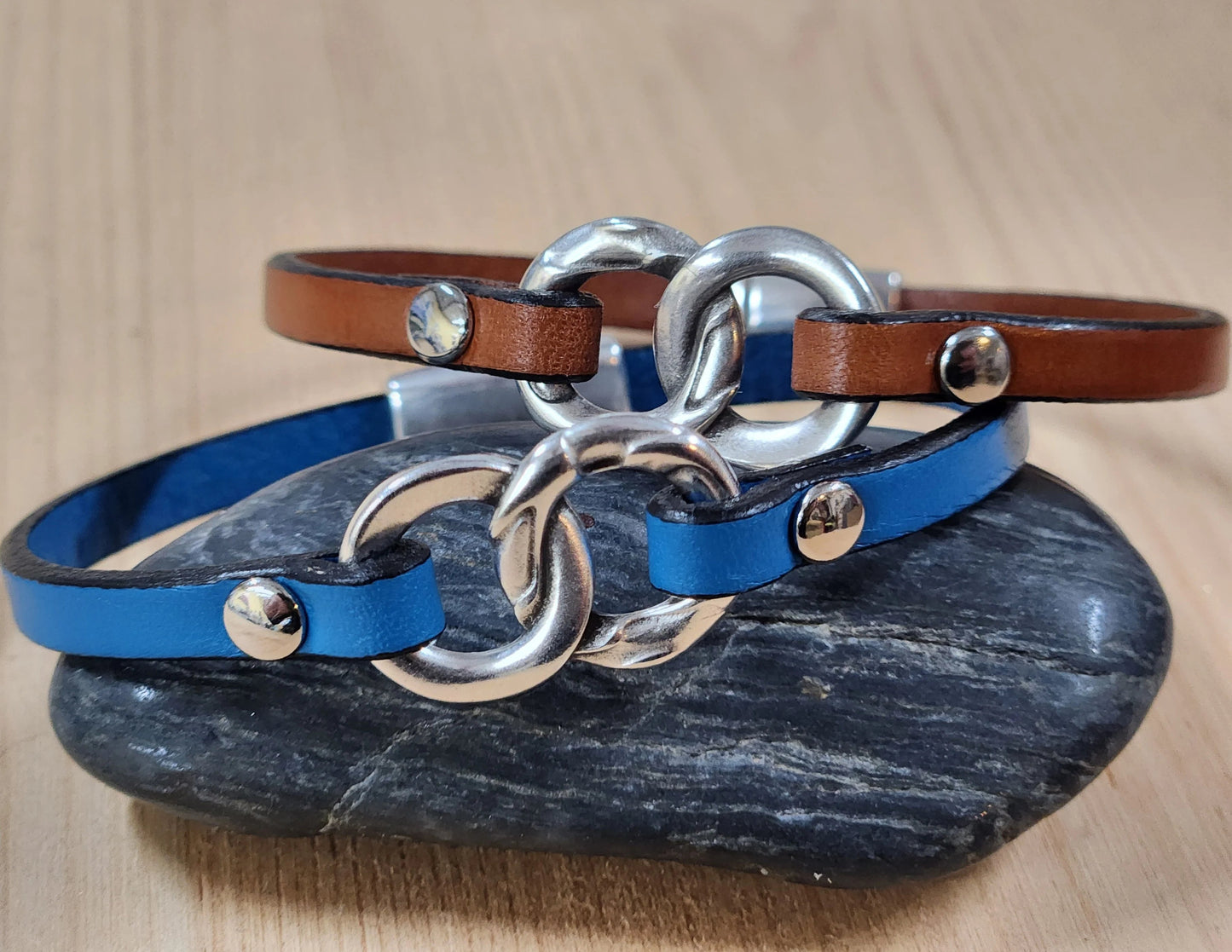 Infinity circles Leather bracelet - Eternity bracelet