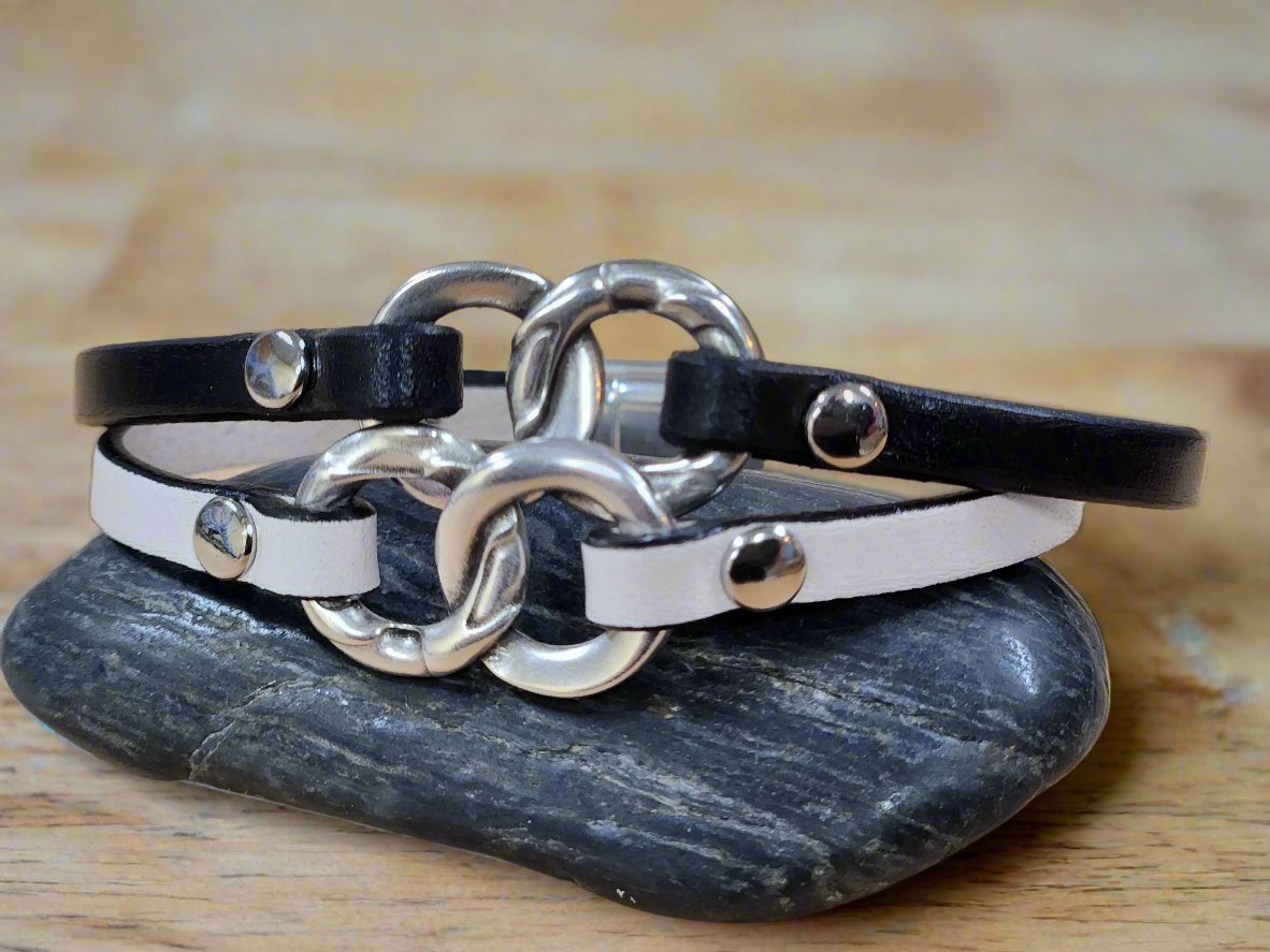 Infinity circles Leather bracelet - Eternity bracelet