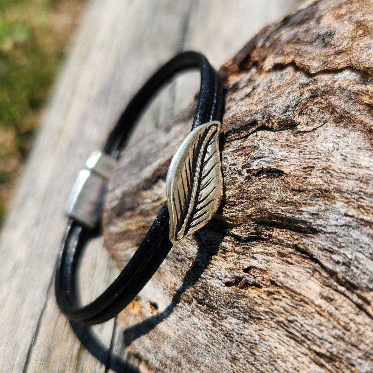 Silver Leaf Leather bracelet - Dainty leather bracelet