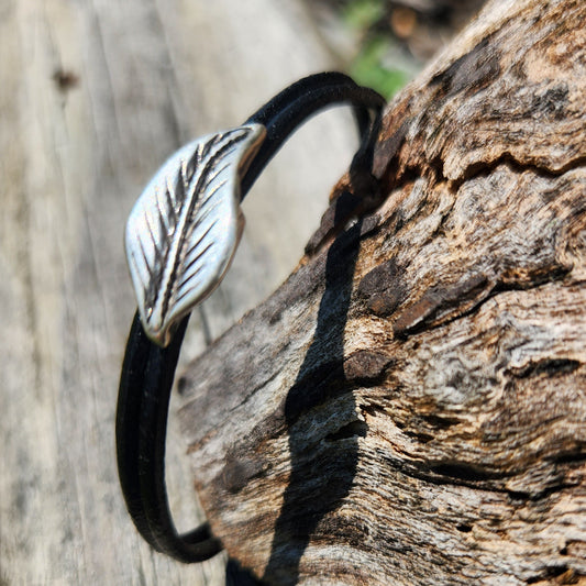 Silver Leaf Leather bracelet - Dainty leather bracelet